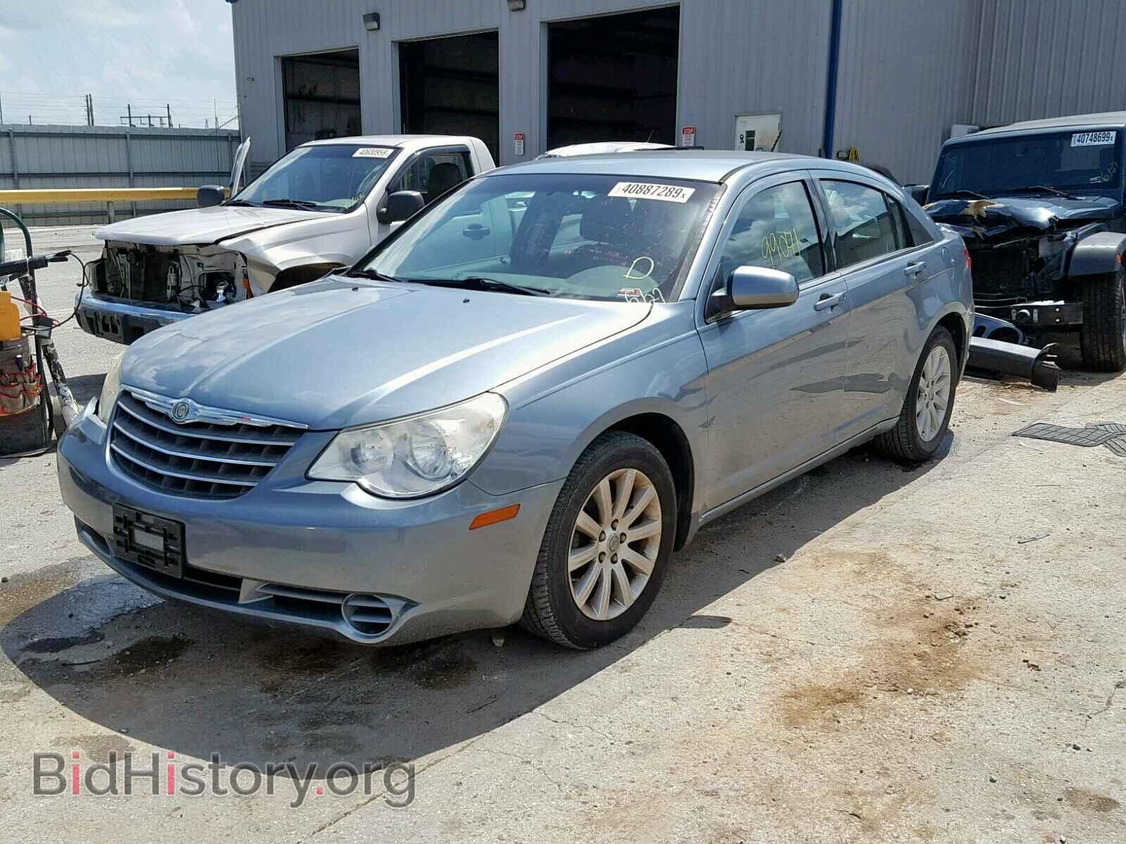 2010 CHRYSLER SEBRING - VIN: 1C3CC5FB3AN227315 - Фото 2