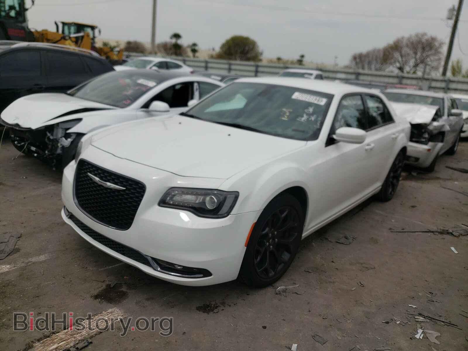2019 CHRYSLER 300 - VIN: 2C3CCABG1KH617981 - Фото 2