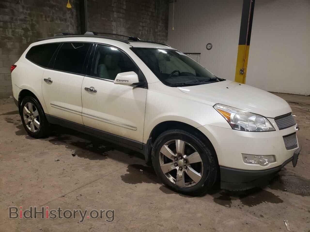 2011 CHEVROLET TRAVERSE - VIN: 1GNKRLED9BJ256525 - Фото 4