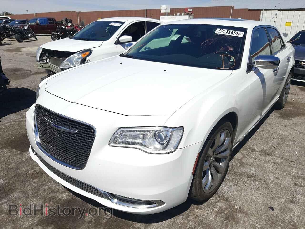 2019 CHRYSLER 300 - VIN: 2C3CCAEG5KH634116 - Фото 2