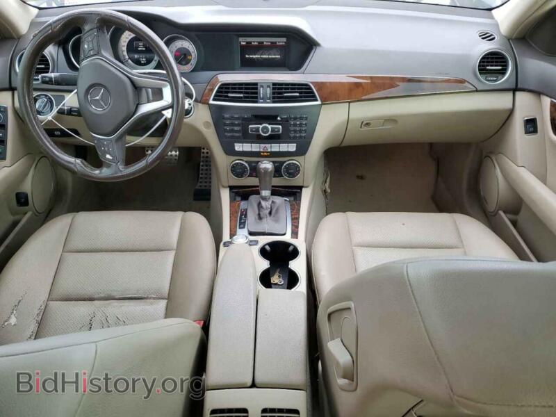 2014 Mercedes-Benz C-CLASS (VIN WDDGF4HB7EA928700) — фото 8 из 12