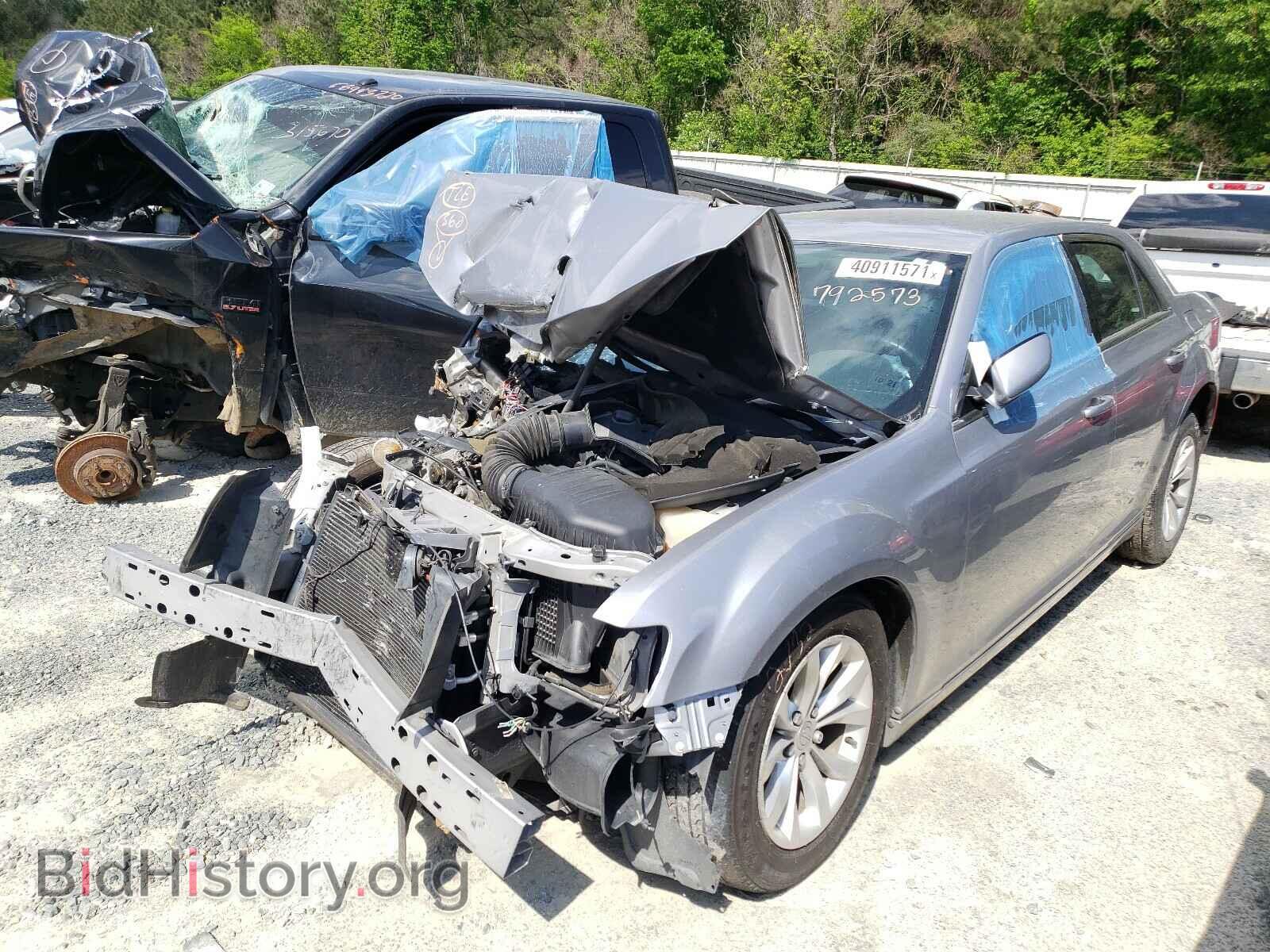 2015 CHRYSLER 300 - VIN: 2C3CCAAG6FH792573 - Фото 2