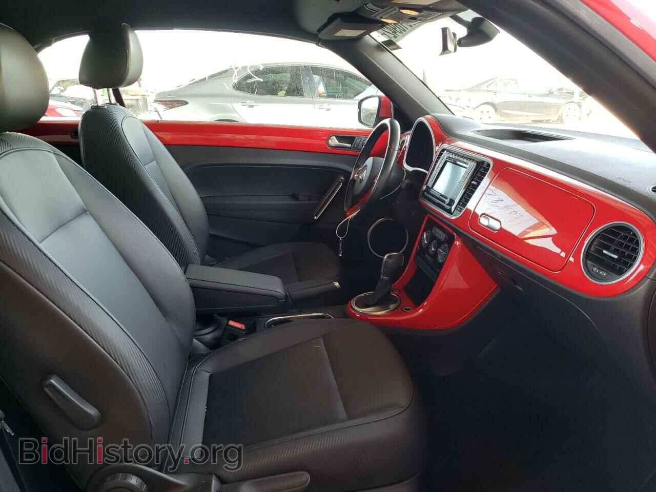 2017 VOLKSWAGEN BEETLE - VIN: 3VW517AT8HM811247 - Фото 5