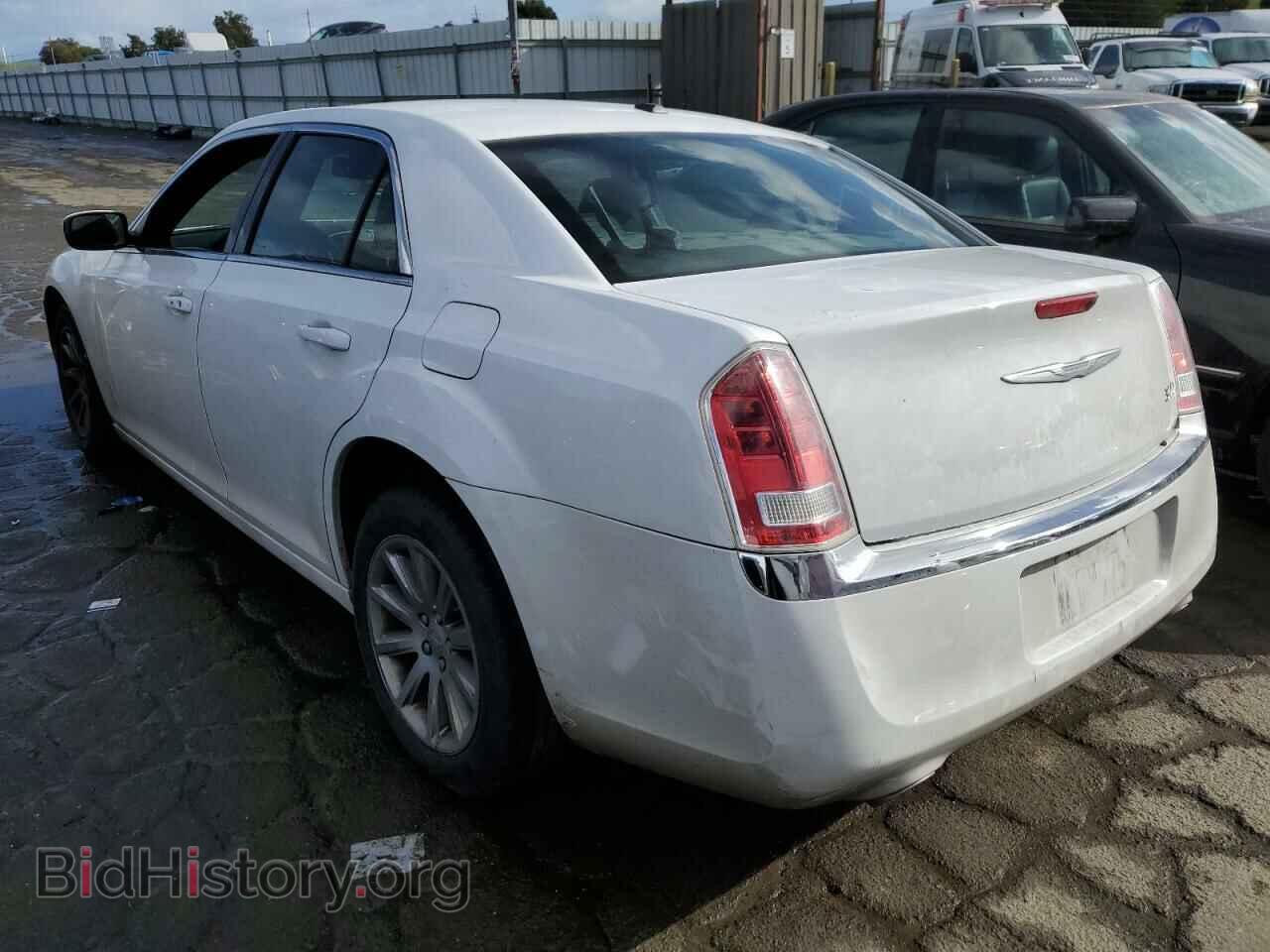 2014 CHRYSLER 300 - VIN: 2C3CCAAG2EH380889 - Фото 2