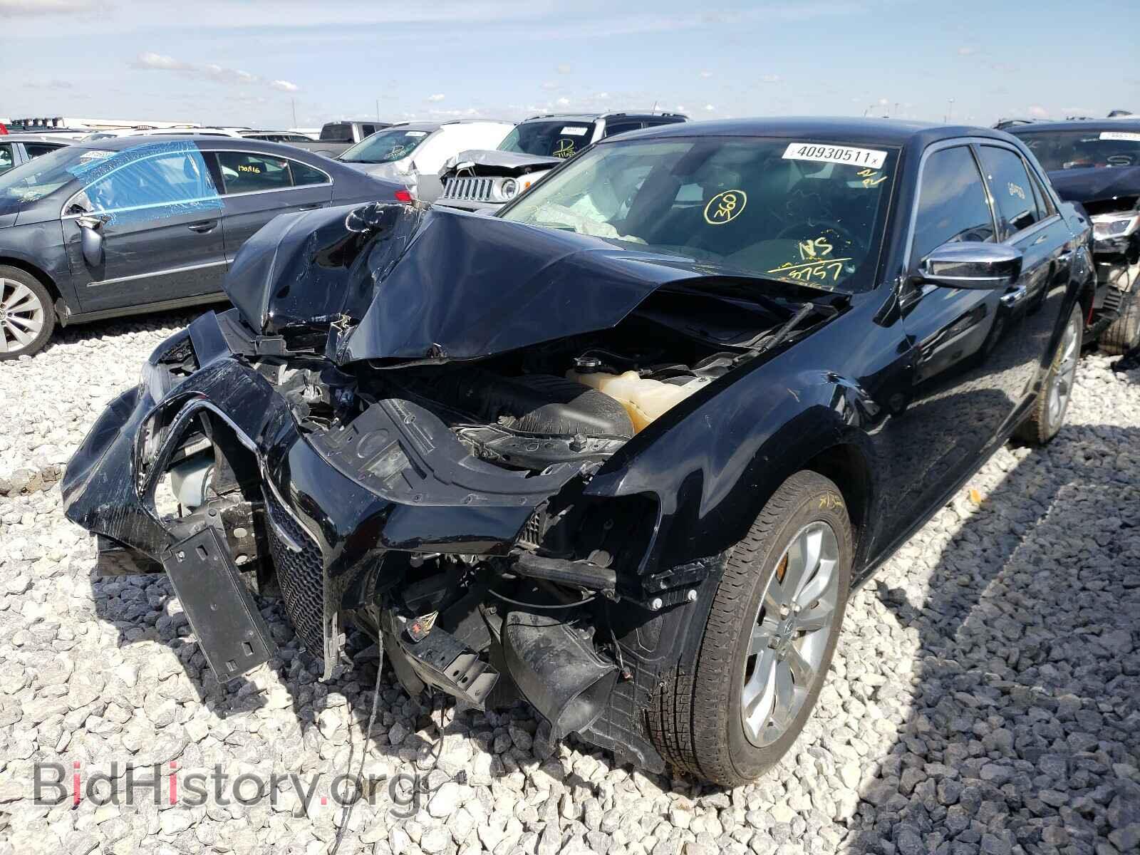 2019 CHRYSLER 300 - VIN: 2C3CCAKG0KH528757 - Фото 2