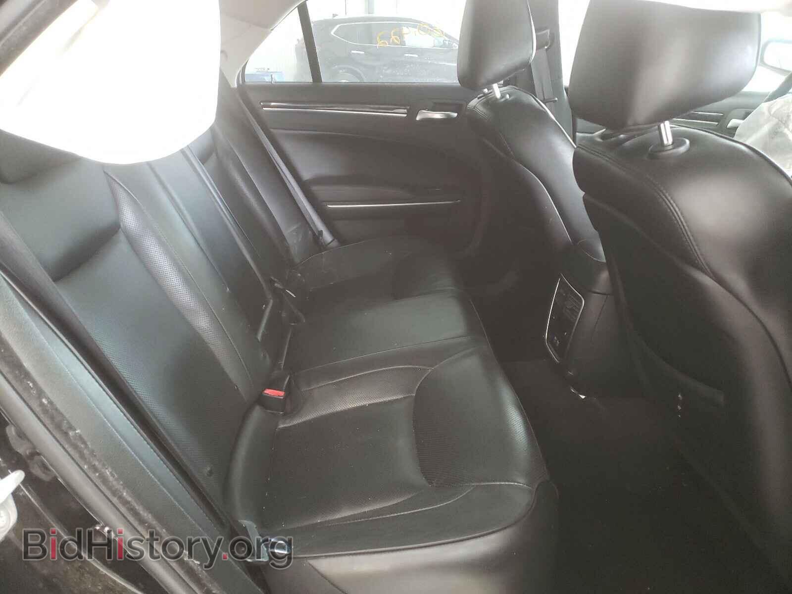 2019 CHRYSLER 300 - VIN: 2C3CCAKG0KH528757 - Фото 6