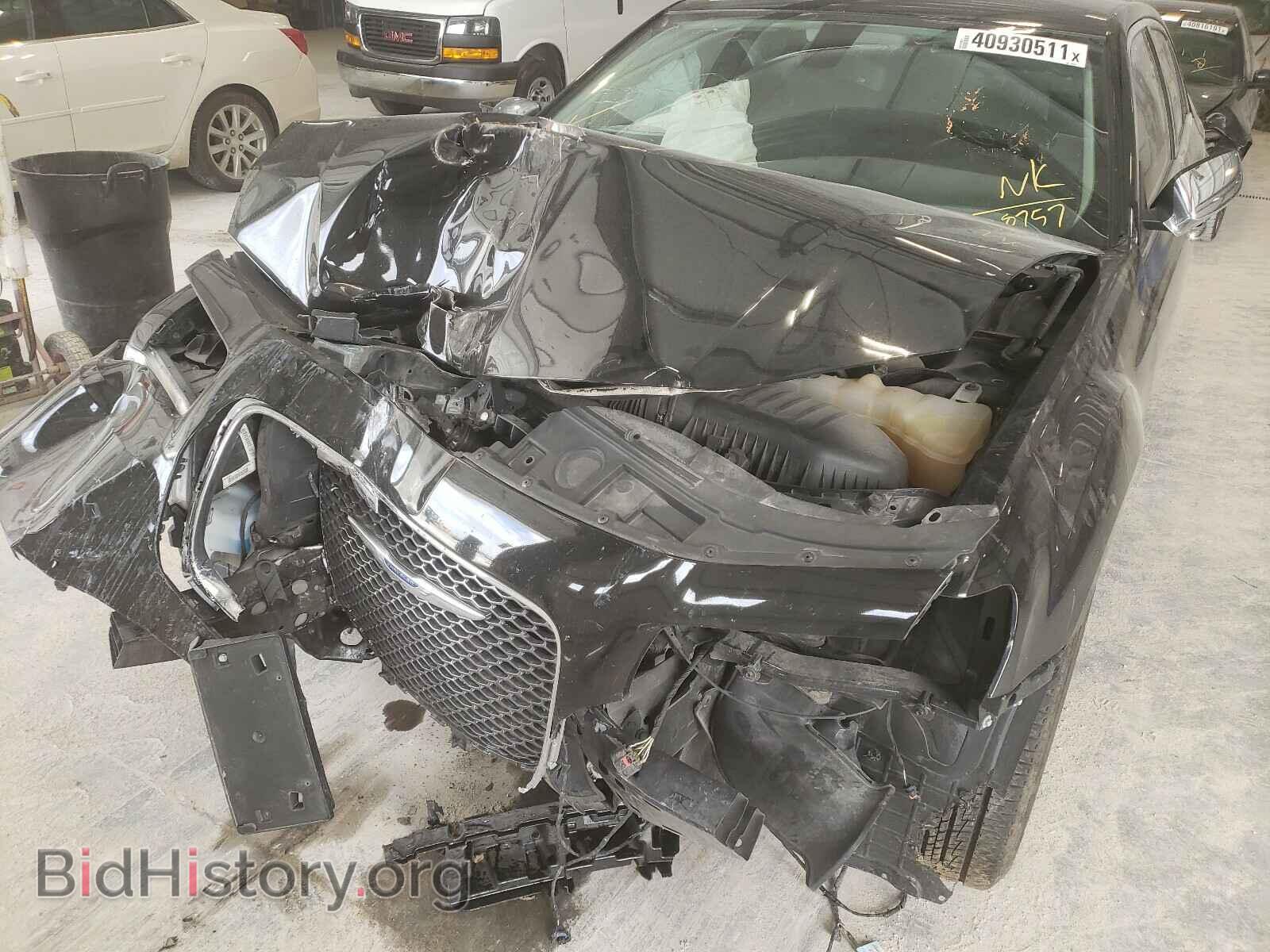 2019 CHRYSLER 300 - VIN: 2C3CCAKG0KH528757 - Фото 9