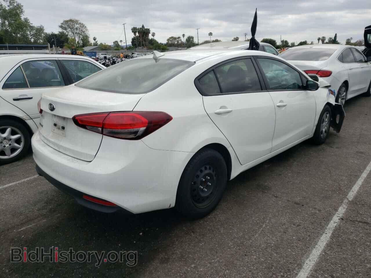 2017 KIA FORTE - VIN: 3KPFK4A73HE035559 - Photo 4