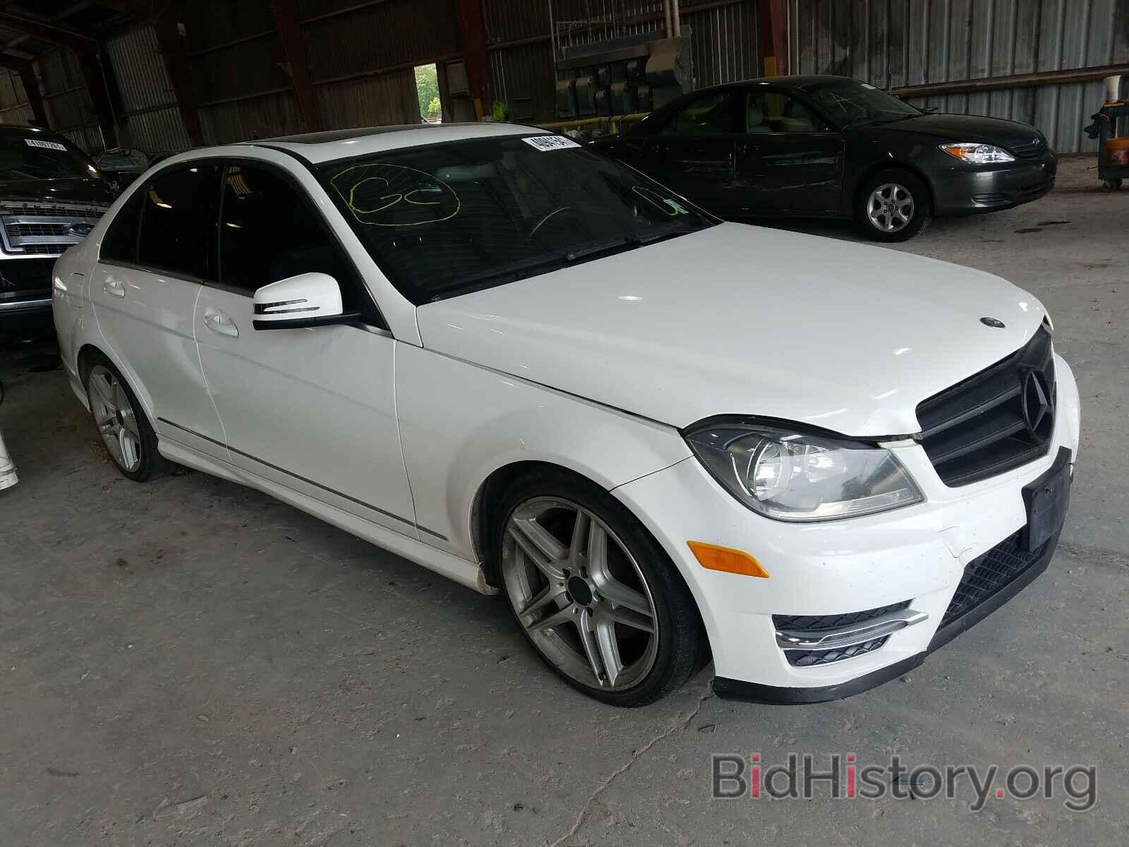 Photo WDDGF8AB8DA790097 - MERCEDES-BENZ C CLASS 2013