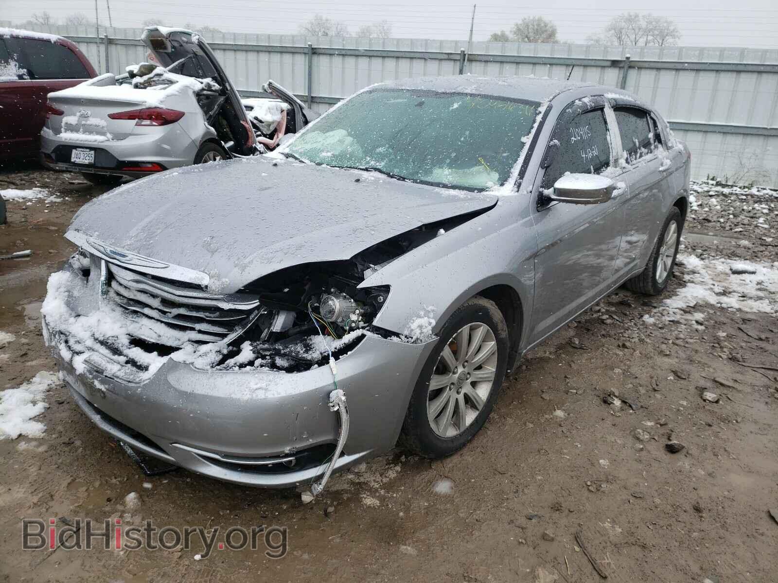 2013 CHRYSLER 200 - VIN: 1C3CCBCG7DN602366 - Фото 2