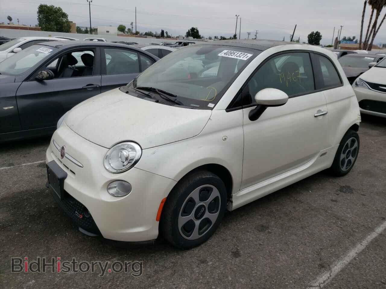 2015 FIAT 500 - VIN: 3C3CFFGE1FT667109 - Фото 2