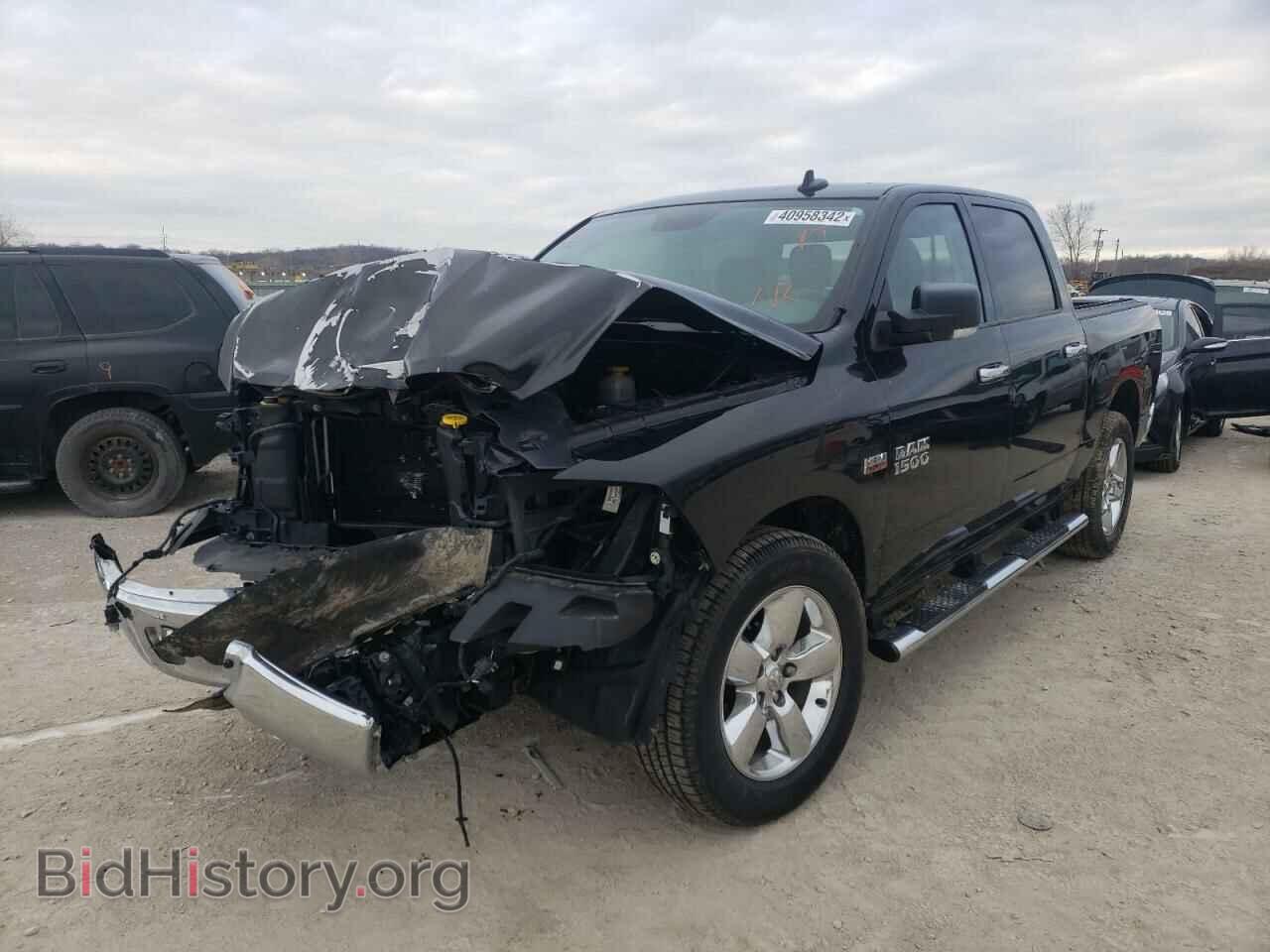 2018 RAM 1500 - VIN: 3C6RR7LT4JG135773 - Фото 2
