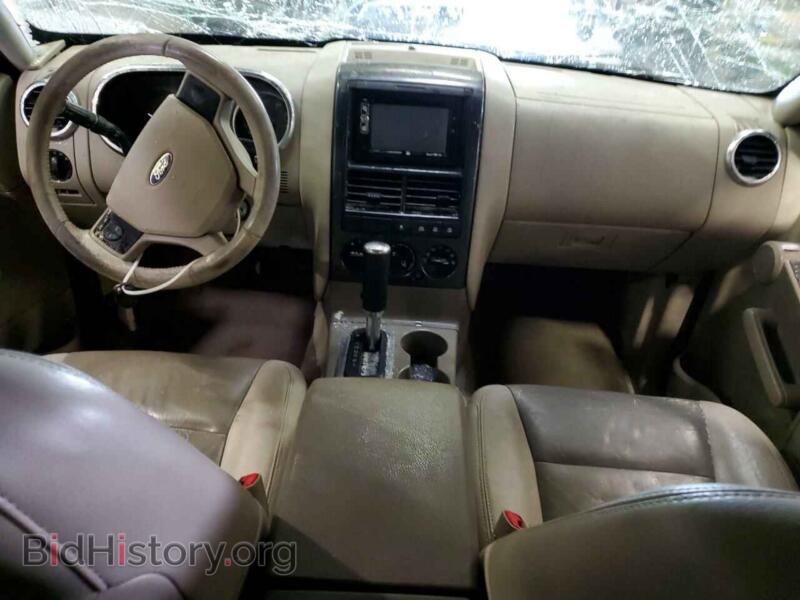 2006 Ford EXPLORER (VIN 1FMEU73E76UB63557) — photo 8 of 13