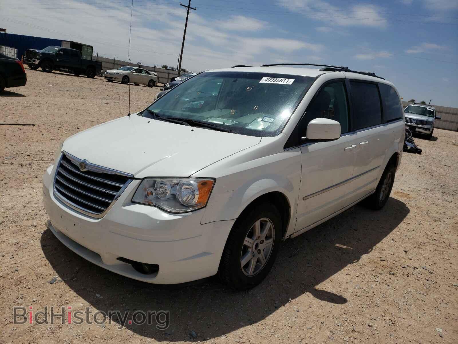 2010 CHRYSLER MINIVAN - VIN: 2A4RR5D1XAR324104 - Photo 2