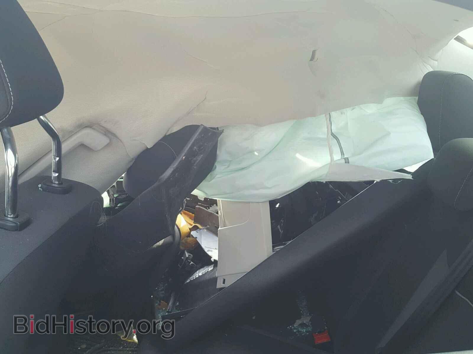 2012 Ford FOCUS (VIN 1FAHP3F28CL381016) — photo 6 of 10
