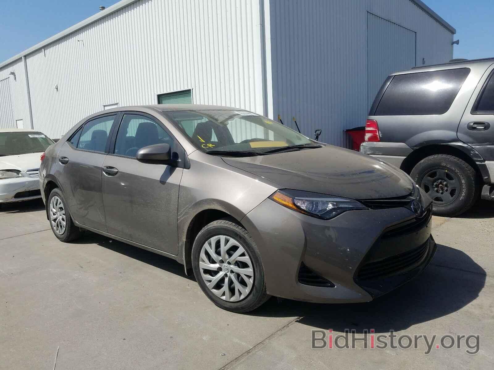 Photo 5YFBURHE9HP570274 - TOYOTA COROLLA 2017