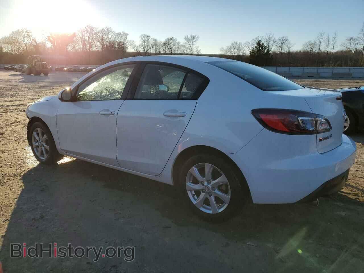 2011 MAZDA 3 - VIN: JM1BL1VF0B1358733 - Фото 2