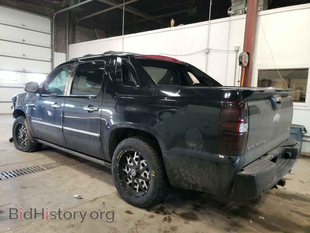2011 CHEVROLET AVALANCHE - VIN: 3GNTKGE30BG192058 - Фото 2