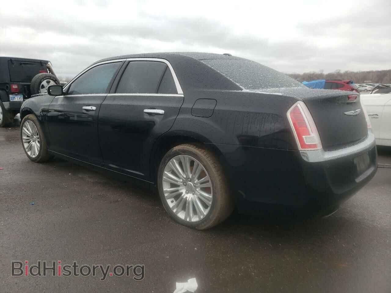2013 CHRYSLER 300 - VIN: 2C3CCAET3DH532846 - Фото 2