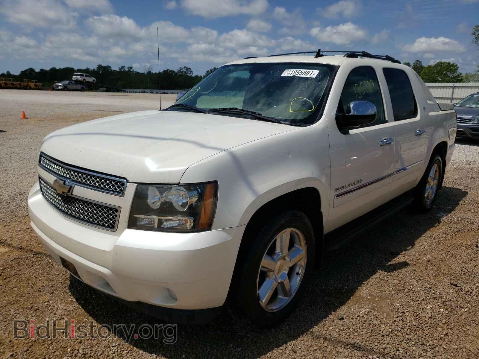 2011 CHEVROLET AVALANCHE - VIN: 3GNMCGE07BG329228 - Фото 2