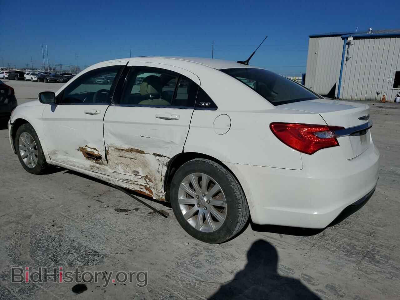 2011 CHRYSLER 200 - VIN: 1C3BC1FB5BN514175 - Photo 2