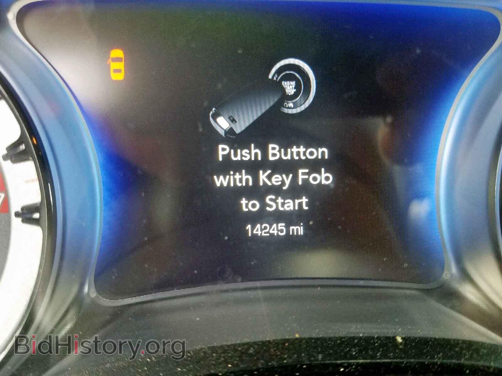 2019 CHRYSLER 300 - VIN: 2C3CCABG4KH561373 - Фото 8