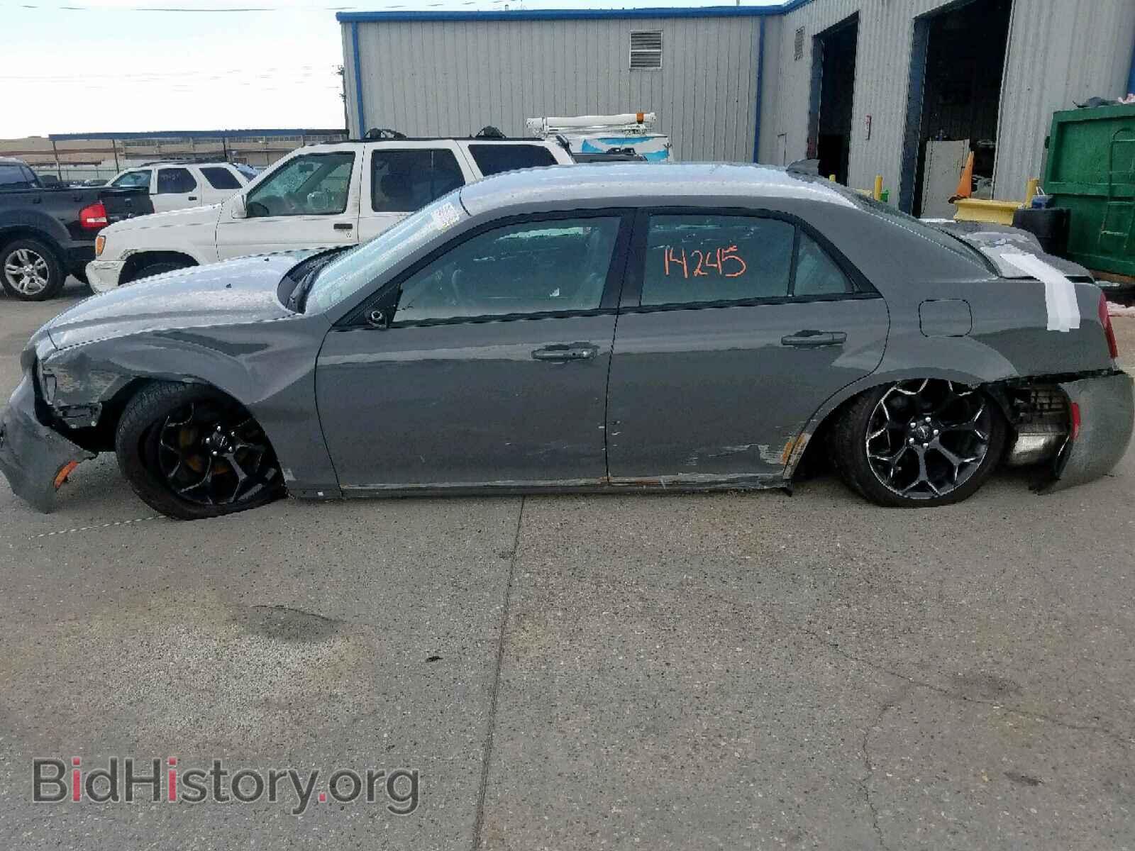 2019 CHRYSLER 300 - VIN: 2C3CCABG4KH561373 - Фото 9