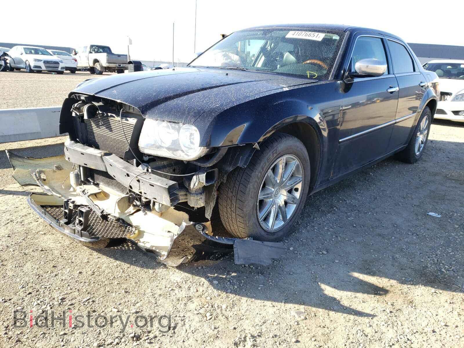2010 CHRYSLER 300 - VIN: 2C3CA3CV6AH201048 - Фото 2