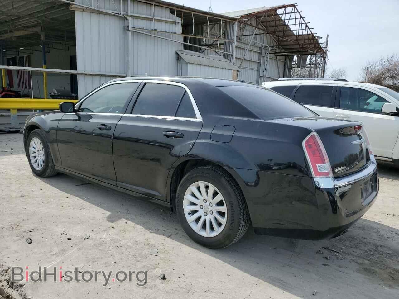 2013 CHRYSLER 300 - VIN: 2C3CCAAG9DH618820 - Фото 2