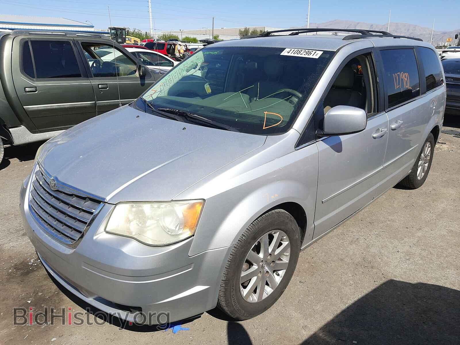 2008 CHRYSLER MINIVAN - VIN: 2A8HR54P68R719812 - Фото 2