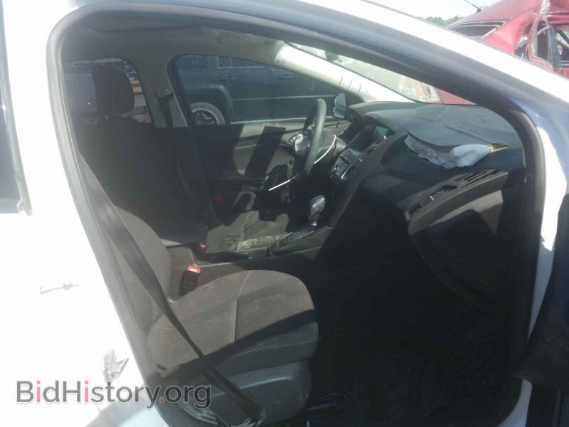 2017 Ford FOCUS (VIN 1FADP3H22HL204738) — photo 5 of 10