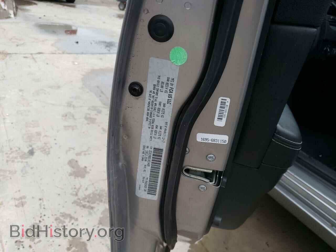 2018 CHRYSLER 300 - VIN: 2C3CCABG2JH214428 - Фото 10