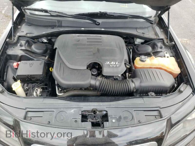 2012 Chrysler 300 (VIN 2C3CCABGXCH251407) — photo 7 of 10