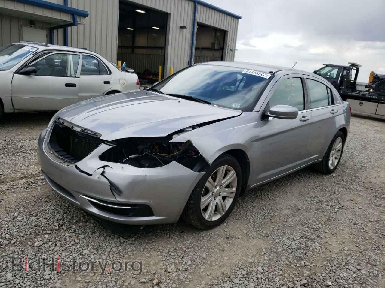 2013 CHRYSLER 200 - VIN: 1C3CCBAB7DN670609 - Фото 2