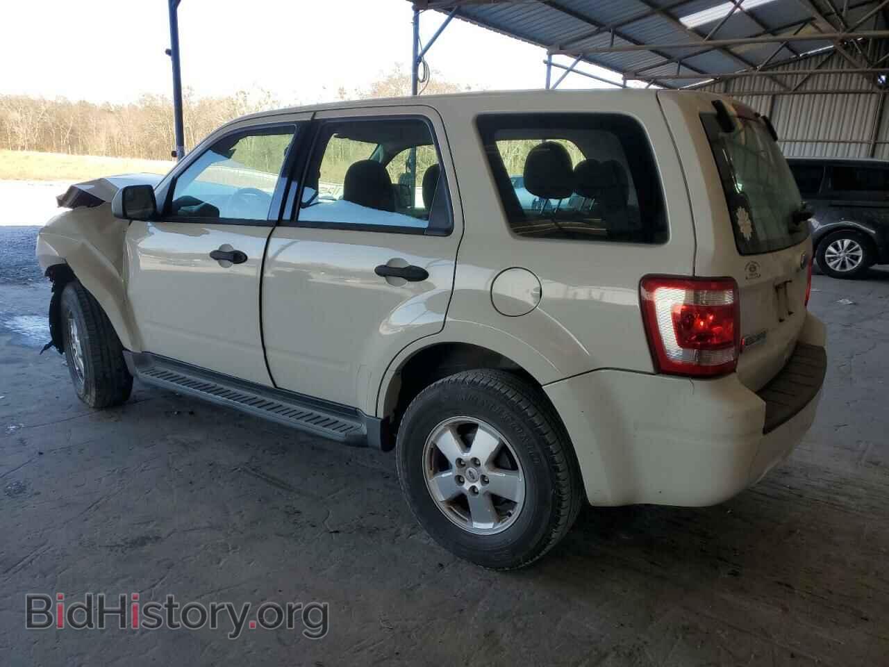 2011 FORD ESCAPE - VIN: 1FMCU0C71BKC21636 - Фото 2
