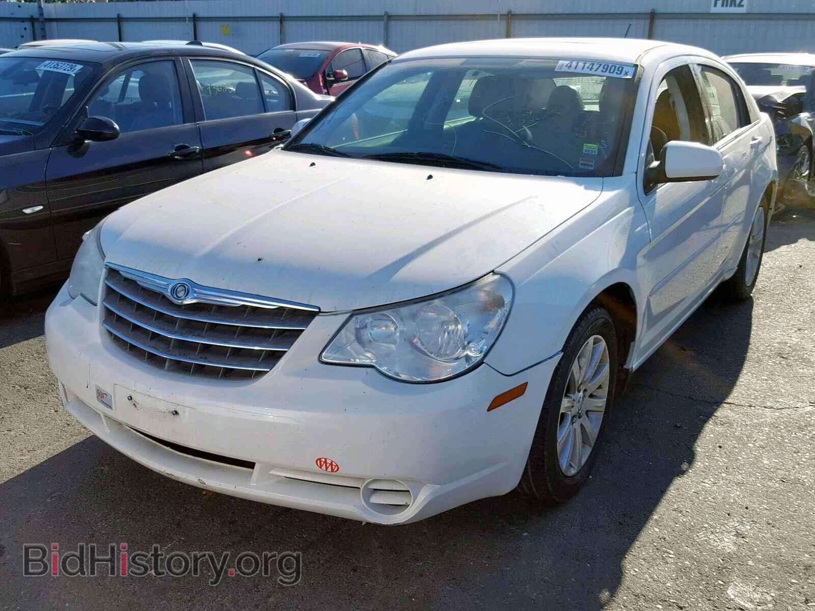 2010 CHRYSLER SEBRING - VIN: 1C3CC5FD3AN162063 - Photo 2