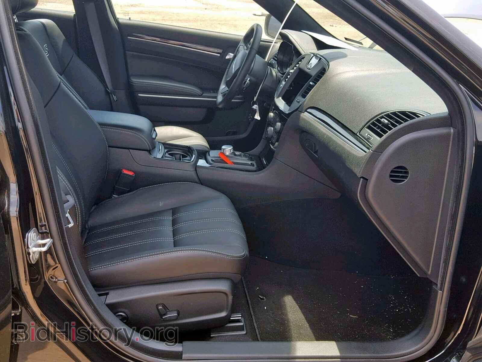 2019 CHRYSLER 300 - VIN: 2C3CCABG2KH628570 - Фото 5