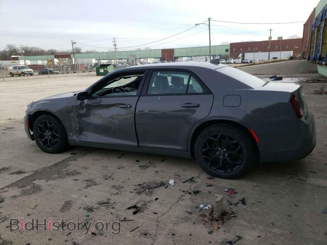 2019 CHRYSLER 300 - VIN: 2C3CCAGG0KH586098 - Фото 2