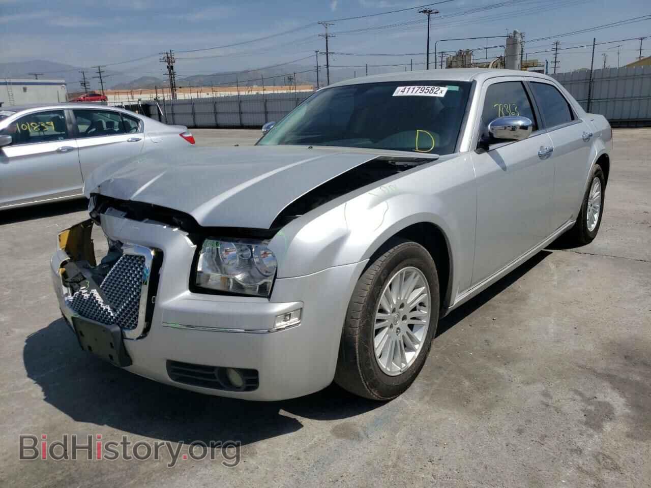2010 CHRYSLER 300 - VIN: 2C3CA4CD7AH329697 - Фото 2
