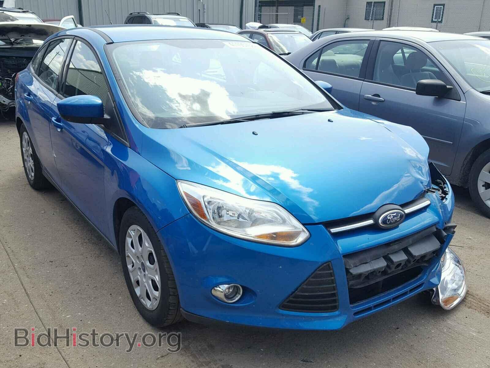 2012 Ford FOCUS Focus SE (VIN 1FAHP3F28CL370324) — фото 1 из 10, Copart, повреждение: передняя часть