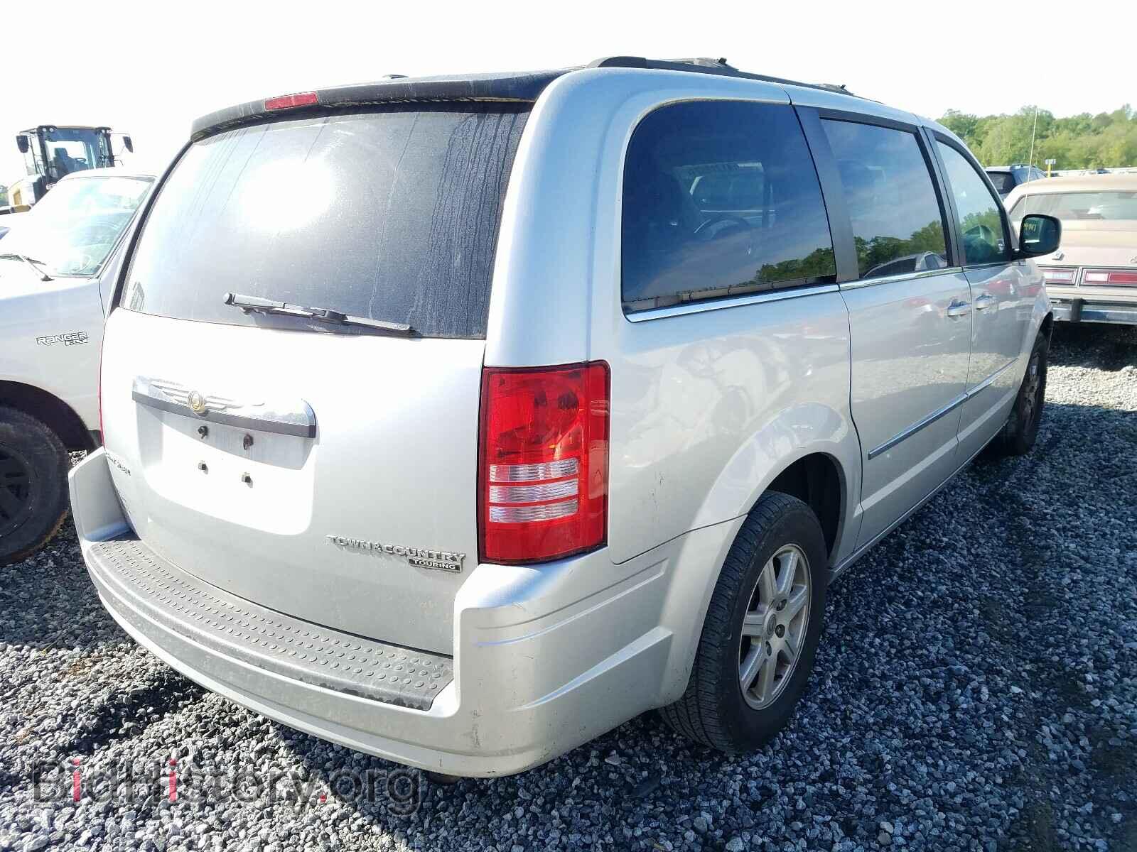 2010 CHRYSLER MINIVAN - VIN: 2A4RR5D17AR413791 - Фото 3