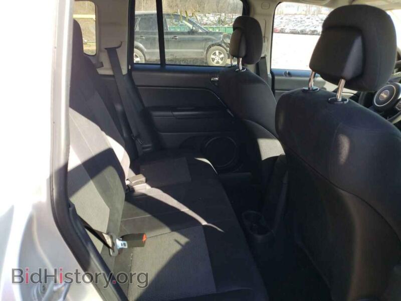 2012 Jeep COMPASS (VIN 1C4NJDBB8CD625073) — photo 10 of 12