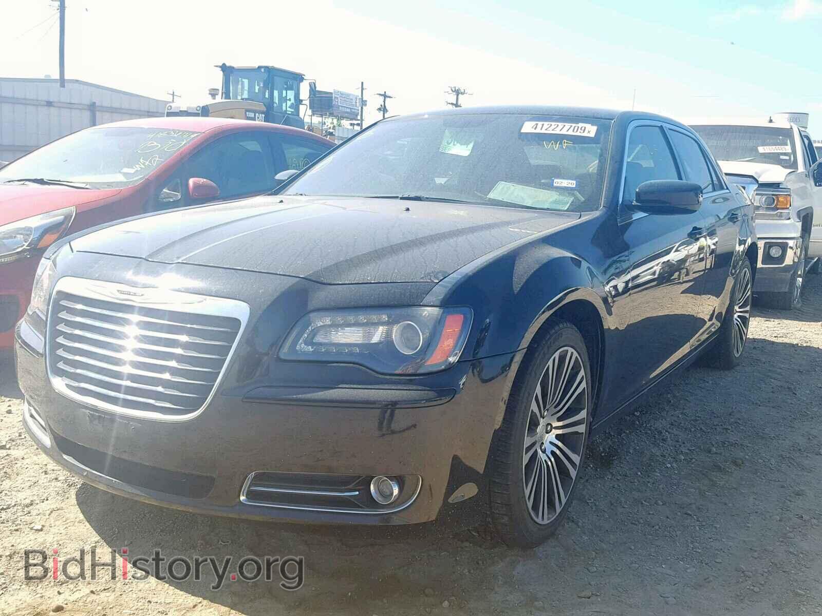 2014 CHRYSLER 300 - VIN: 2C3CCABG0EH119923 - Фото 2
