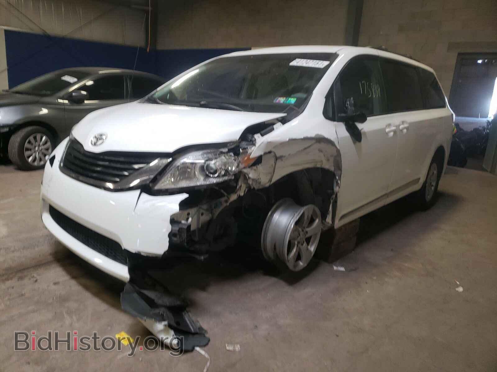 2013 TOYOTA SIENNA - VIN: 5TDKK3DC8DS289513 - Фото 2