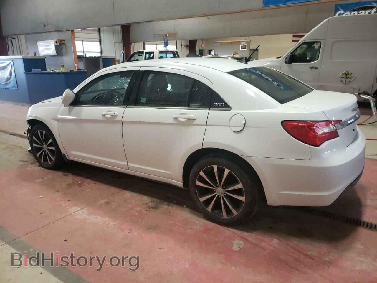 2013 CHRYSLER 200 - VIN: 1C3CCBBB4DN579764 - Фото 2