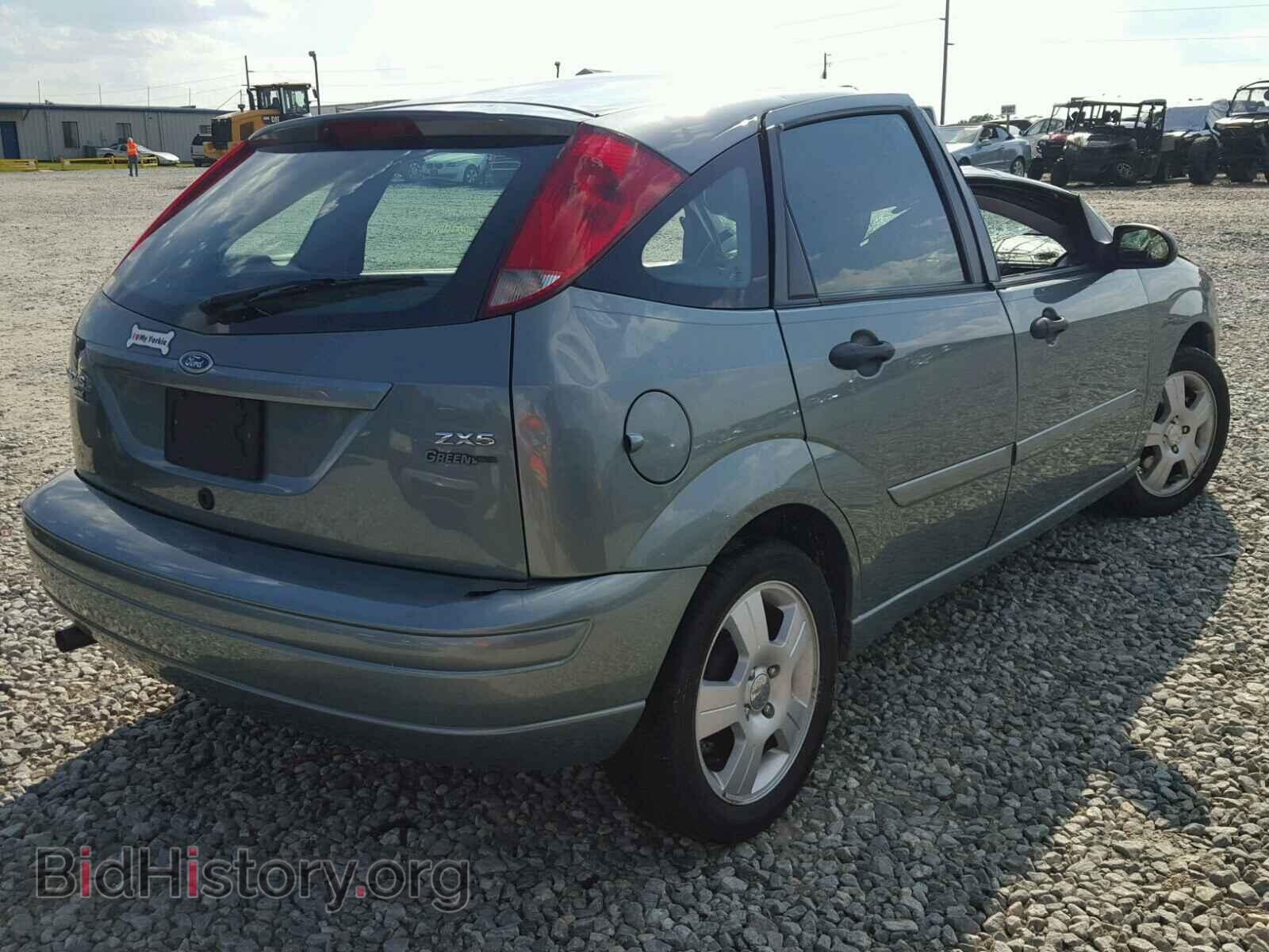 2005 FORD FOCUS - VIN: 3FAFP37N85R128136 - Photo 4