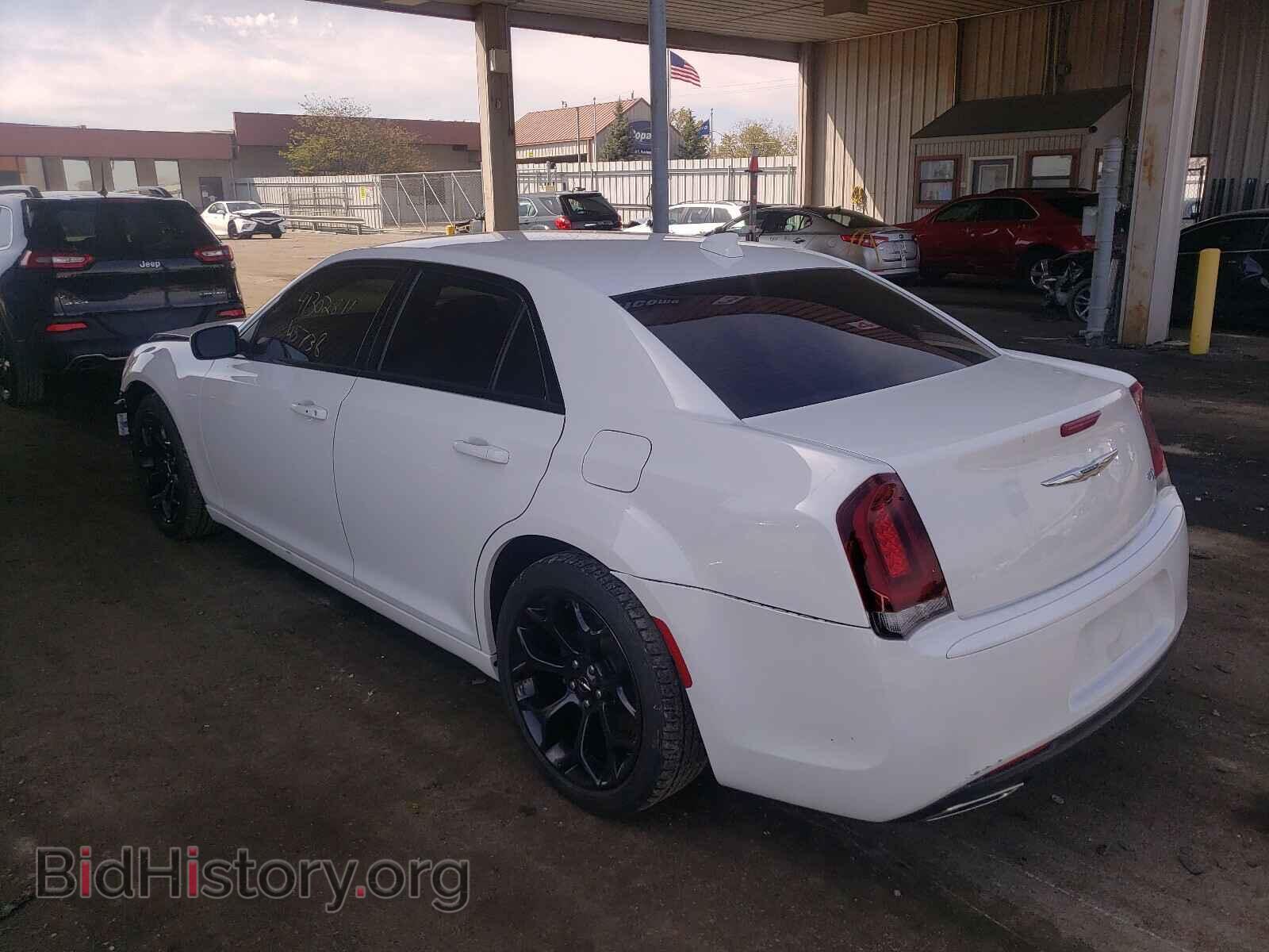 2019 CHRYSLER 300 - VIN: 2C3CCABG0KH515457 - Фото 3