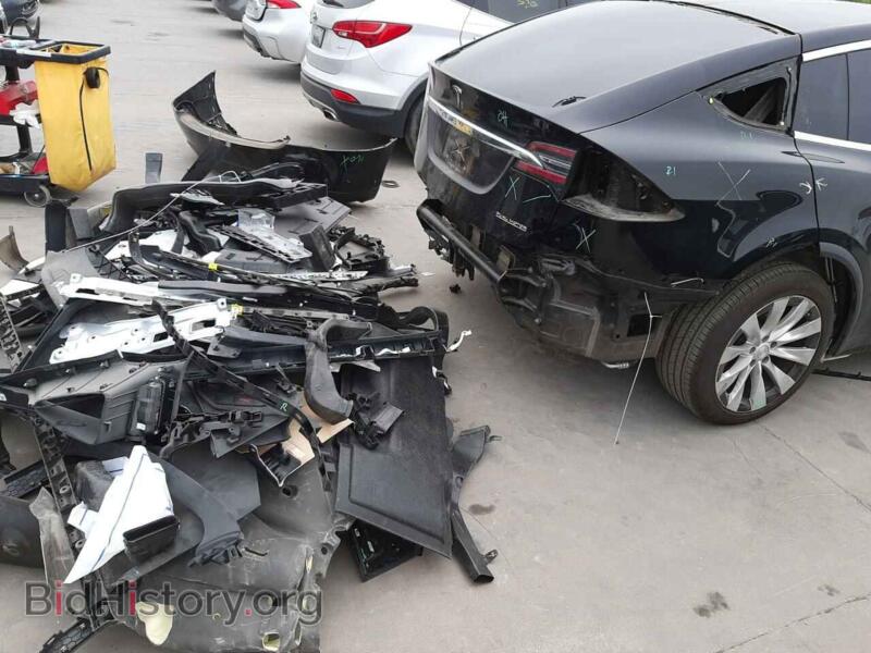 2020 Tesla MODEL X (VIN 5YJXCBE41LF220041) — фото 9 из 10