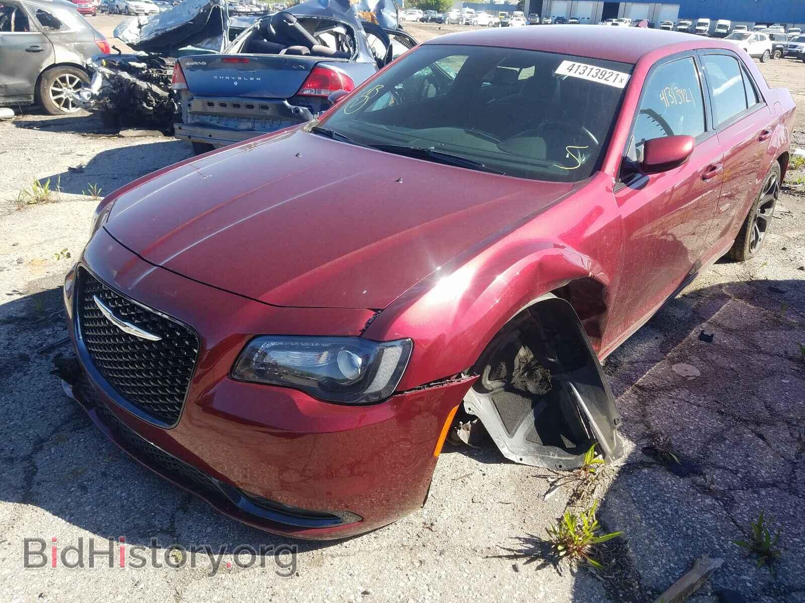 2019 CHRYSLER 300 - VIN: 2C3CCABG4KH617974 - Фото 2
