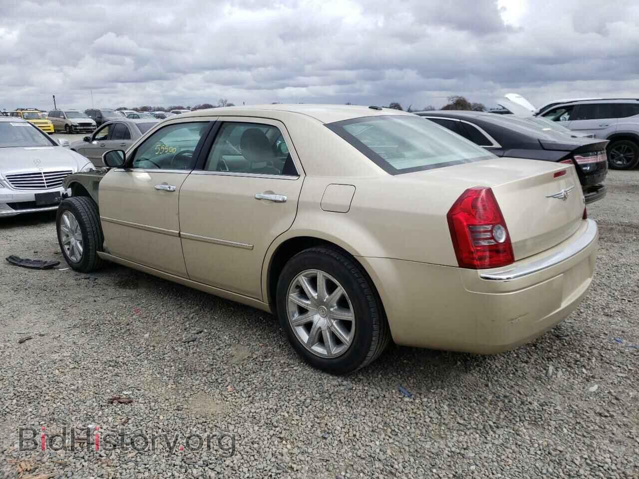 2010 CHRYSLER 300 - VIN: 2C3CA3CV6AH161490 - Фото 2